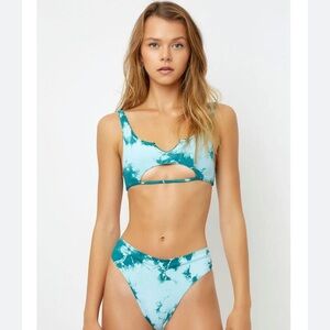 Frankie’s bikinis emerald tie dye briar top size large
